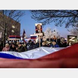 セルビアのロシア支持者たち（Ｃ）ロイター