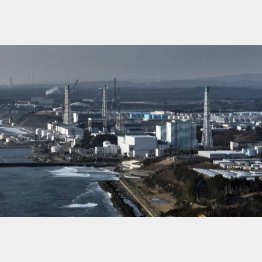 廃炉作業が続く東京電力福島第1原発（3月11日、小型無人機から）／（Ｃ）共同通信社