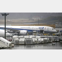 貨物便にも影響が（新型コロナウイルスワクチンを載せ、日本に到着したANAの成田-ブリュッセル線）／（Ｃ）共同通信社