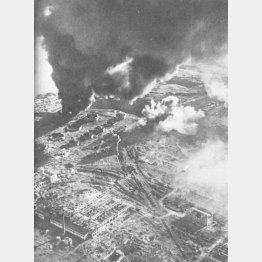 スターリングラード攻防戦。ドイツ軍と戦うソ連赤軍（Ｃ）World History Archive／ニューズコム／共同通信イメージズ