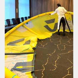 広げるとこんな大きさ！（撮影）滝田誠一郎