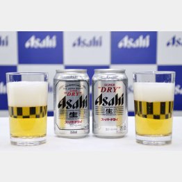 アサヒビールの「スーパードライ」。右側がリニューアル品（Ｃ）共同通信社