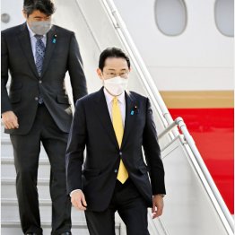 専用機にもいろいろな使い道がある（3月19日、ニューデリーに到着した際の岸田首相）／（代表撮影・共同）