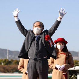 ご満悦の金子氏（2021年、ソダシの桜花賞制覇で）／（Ｃ）日刊ゲンダイ