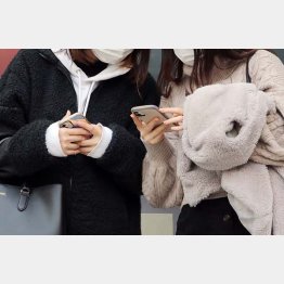 スマホには貴金属が使われている（Ｃ）日刊ゲンダイ