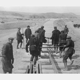 シベリアと中央アジアを結ぶトルキスタン・シベリア鉄道の建設＝1930年（Ｃ）Sputnik／共同通信イメージズ