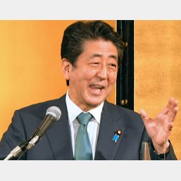 どの国よりもロシアに甘い対応をしたのは誰？（安倍元首相）／（Ｃ）日刊ゲンダイ