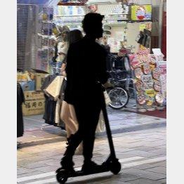 電動キックボードは手軽だけど…（Ｃ）共同通信社