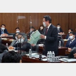 衆院法務委員会で質問する市村議員（市村浩一郎事務所提供）