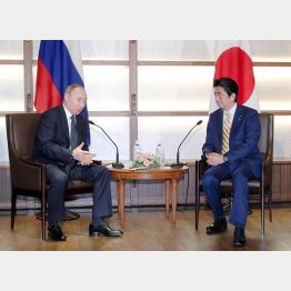 安倍元首相の故郷・山口での会談にもプーチン大統領は大遅刻（2016年）／（Ｃ）共同通信社