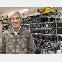 70年代中心の無線機もズラリ（撮影）滝田誠一郎