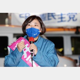 昨年の衆院選で街頭演説をする井戸まさえ氏（Ｃ）日刊ゲンダイ