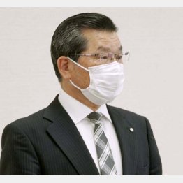 山口県阿武町役場で記者団の取材に応じる花田憲彦町長（Ｃ）共同通信社