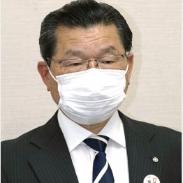 会見した山口県阿武町の花田憲彦町長（Ｃ）共同通信社