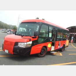 海の駅東洋町でDMVと対面（Ｃ）日刊ゲンダイ