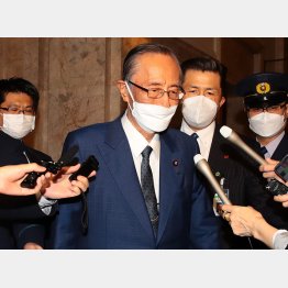 「逃げ恥」でしがみつく？（細田博之衆院議長）／（Ｃ）日刊ゲンダイ
