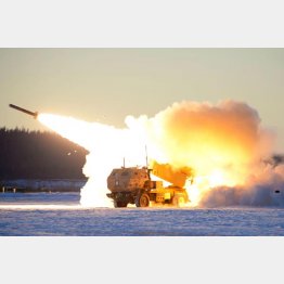 機動力に優れているロケット砲システム「ハイマース」／（米国防省から）