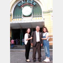 榑松さんとディエプさん＝左（2019年12月、ホーチミン、＝榑松さん提供）