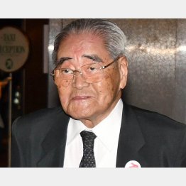 弟の岡田卓也イオン名誉会長相談役（Ｃ）日刊ゲンダイ