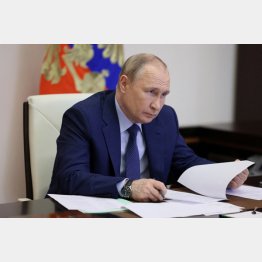 カネで説得（Ｃ）ロイター／Sputnik／Kremlin