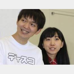 二重になったあいなぷぅ（右）に相方は…？（2018年撮影）／（Ｃ）日刊ゲンダイ