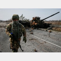 キエフ郊外で破壊されたロシア軍戦車（Ｃ）ロイター