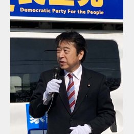 国民民主の足立信也氏は知名度で勝るが…（同氏事務所提供）