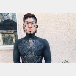 「世界で最もインクに染まった男」、レミーさん（インスタグラムから）