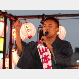 イベント型演説会「盆ダンスパーティー」でボルテージ大（れいわの山本太郎候補）／（Ｃ）日刊ゲンダイ