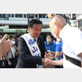 険しい表情を浮かべる立憲民主の福山哲郎候補（Ｃ）日刊ゲンダイ