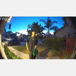 防犯カメラに写るエイドリアン君（GoFundMeから）