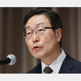 あたかも他人事のような言明（会見する旧統一教会〈現・世界平和統一家庭連合〉の田中富広会長）／（Ｃ）共同通信社