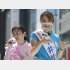 選挙演説をする生稲晃子（左）と今井絵理子（Ｃ）日刊ゲンダイ