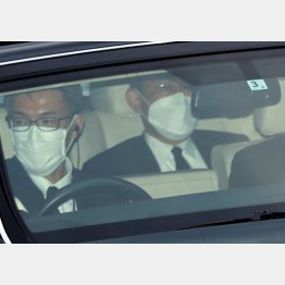 安倍晋三元首相の通夜に出席した岸田文雄首相（14日）／（Ｃ）日刊ゲンダイ