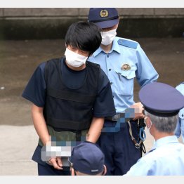 安倍晋三元首相銃撃の殺人容疑で送検される山上徹也容疑者（Ｃ）日刊ゲンダイ