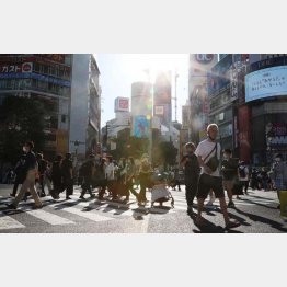 若者のワクチン未接種には落とし穴が…（東京・渋谷スクランブル交差点＝29日）／（Ｃ）日刊ゲンダイ