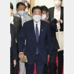 安倍派が分裂すれば好都合（自民党の臨時役員会に向かう岸田首相）／（Ｃ）共同通信社