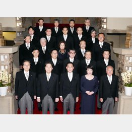 新しい閣僚と党執行部の顔ぶれ、「評価しない」が44％（Ｃ）共同通信社