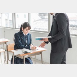 「私的なやりとり」とは極めてあいまいな境界線（写真はイメージ）