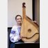 ウクライナの民族楽器バンドゥーラ奏者として来日したカテリーナさん（Ｃ）日刊ゲンダイ