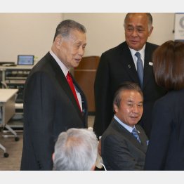 ドンブリ勘定、中抜き、総額1兆4000億円利権の底なし（高橋治之容疑者＝中央、左上は森喜朗元首相）／（Ｃ）日刊ゲンダイ