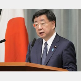 全体経費は最大70億円？！ 松野“後出し”官房長官（Ｃ）共同通信社