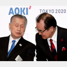 どんなやりとりがあったのか（右が青木拡憲・AOKIホールディングス前会長、左が森喜朗元大会組織委会長）／（Ｃ）日刊ゲンダイ