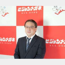 ビジョンメガネの安東晃一社長（提供写真）