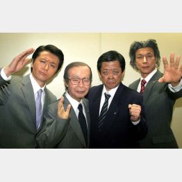 渡部又兵衛さん（左から2人目、22年9月7日死去、享年72歳）／（Ｃ）日刊ゲンダイ