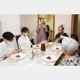 「食と音楽のカテリーナの夕べ」にて（Ｃ）日刊ゲンダイ