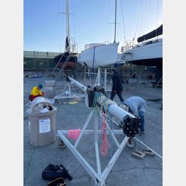 交渉を重ね自分たちでヨットを組み立てた（提供写真）