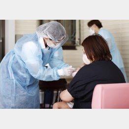 「発熱外来」は高齢者や小学生以下の子どもなどに限定（Ｃ）共同通信社