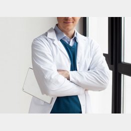 白衣を着た品のいいイケオジは産婦人科医で…