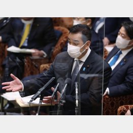 衆議院予算委員会で答弁する山際大志郎経済再生担当相（10月17日）／（Ｃ）日刊ゲンダイ